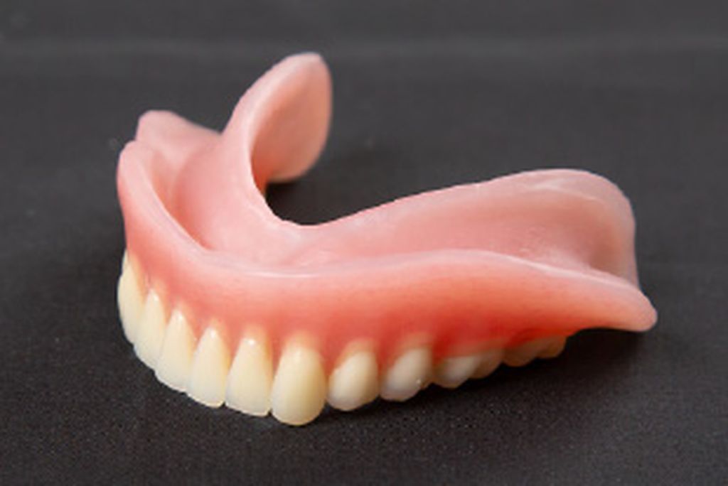 レジン床義歯（保険診療の入れ歯）
